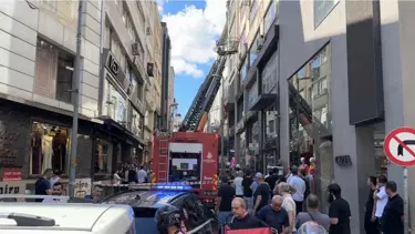 Şişli'de yangın paniği. Birinci kattan atlayan kişi yaralandı