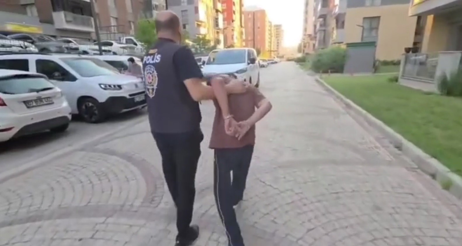 İnternetten yedek parça ilanıyla 42 kişiyi dolandırdı