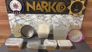 İstanbul'da uyuşturucu operasyonunda 26 kilo metamfetamin ele geçirildi