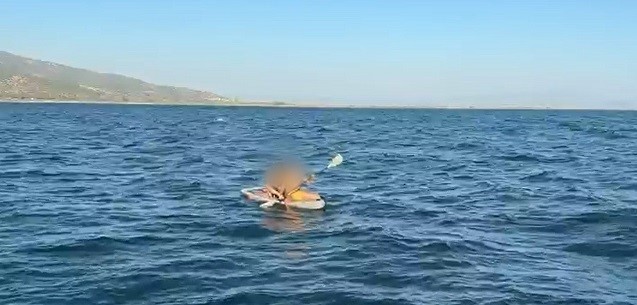 Kürek sörfü yaparken akıntıya kapılan 2 kişiyi Sahil Güvenlik kurtardı