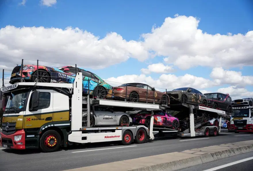 İstanbul'da milyon dolarlık konvoy. Süper lüks otomobiller için dev operasyon 5
