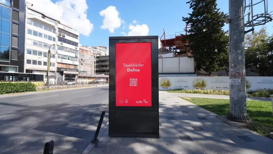En işlek caddelerdeki QR kodlu mesajın sırrı çözüldü. Gözler 12 Eylül'e çevrildi 1 En işlek caddelerdeki QR kodlu mesajın sırrı çözüldü. Gözler 12 Eylül'e çevrildi 1