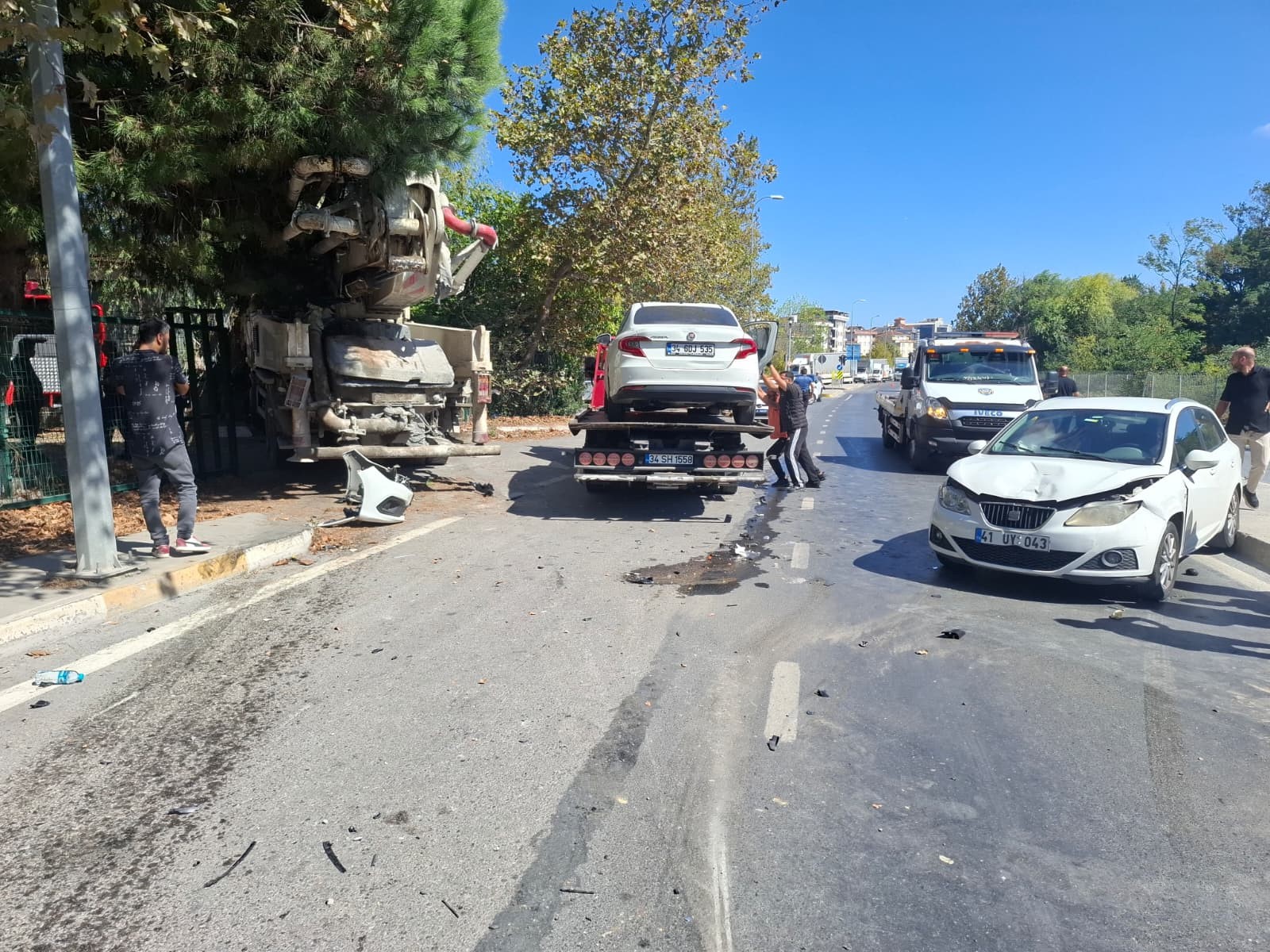 Beton pompa aracı karşı şeride geçti. 5 yaralı