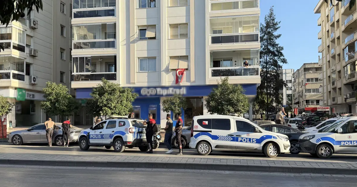 İzmir'de bankada hareketli dakikalar. Soygun girişimi iddiası polisi alarma geçirdi