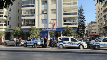 İzmir'de bankada hareketli dakikalar. Soygun girişimi iddiası polisi alarma geçirdi