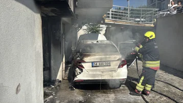 Garajda hava kompresörü yangın çıkarttı. 3 kişi dumandan etkilendi