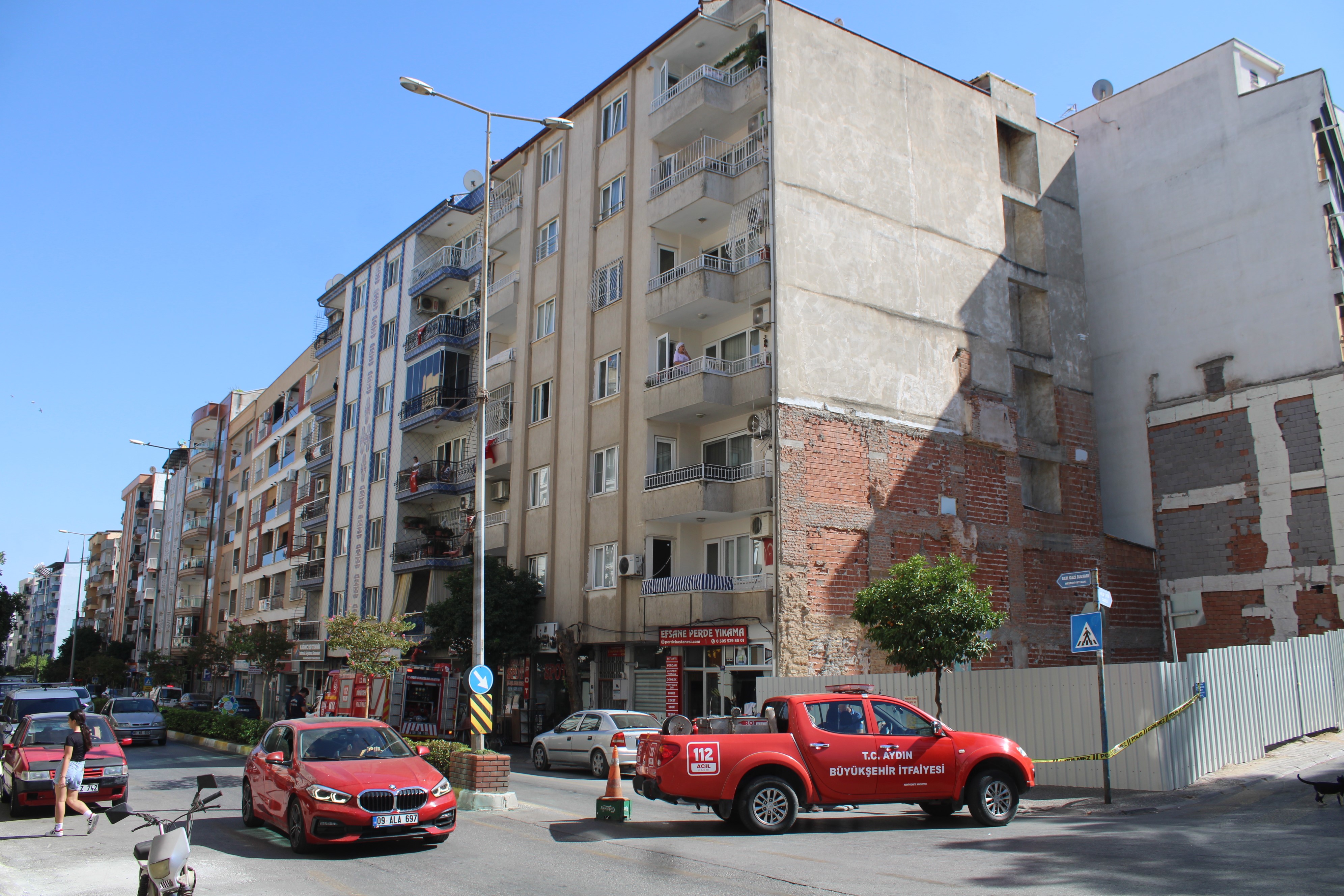 Efeler'de doğalgaz kaçağı paniği, 6 katlı bina tahliye edildi