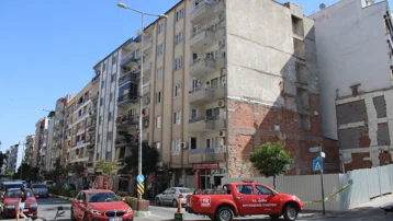 Efeler'de doğalgaz kaçağı paniği, 6 katlı bina tahliye edildi