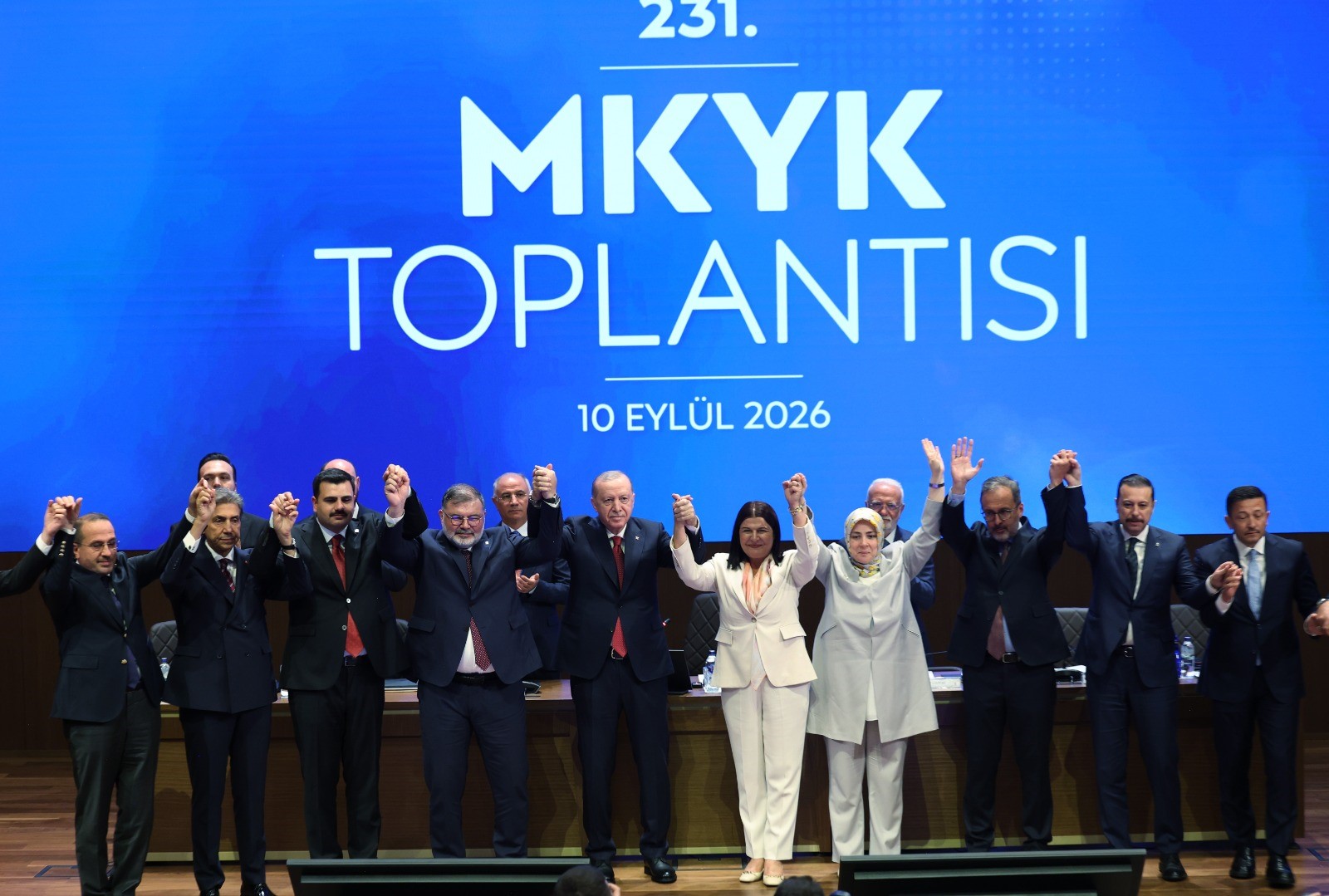 Foça Belediye Başkanı Saniye Bora Fıçı, AK Parti'ye katıldı