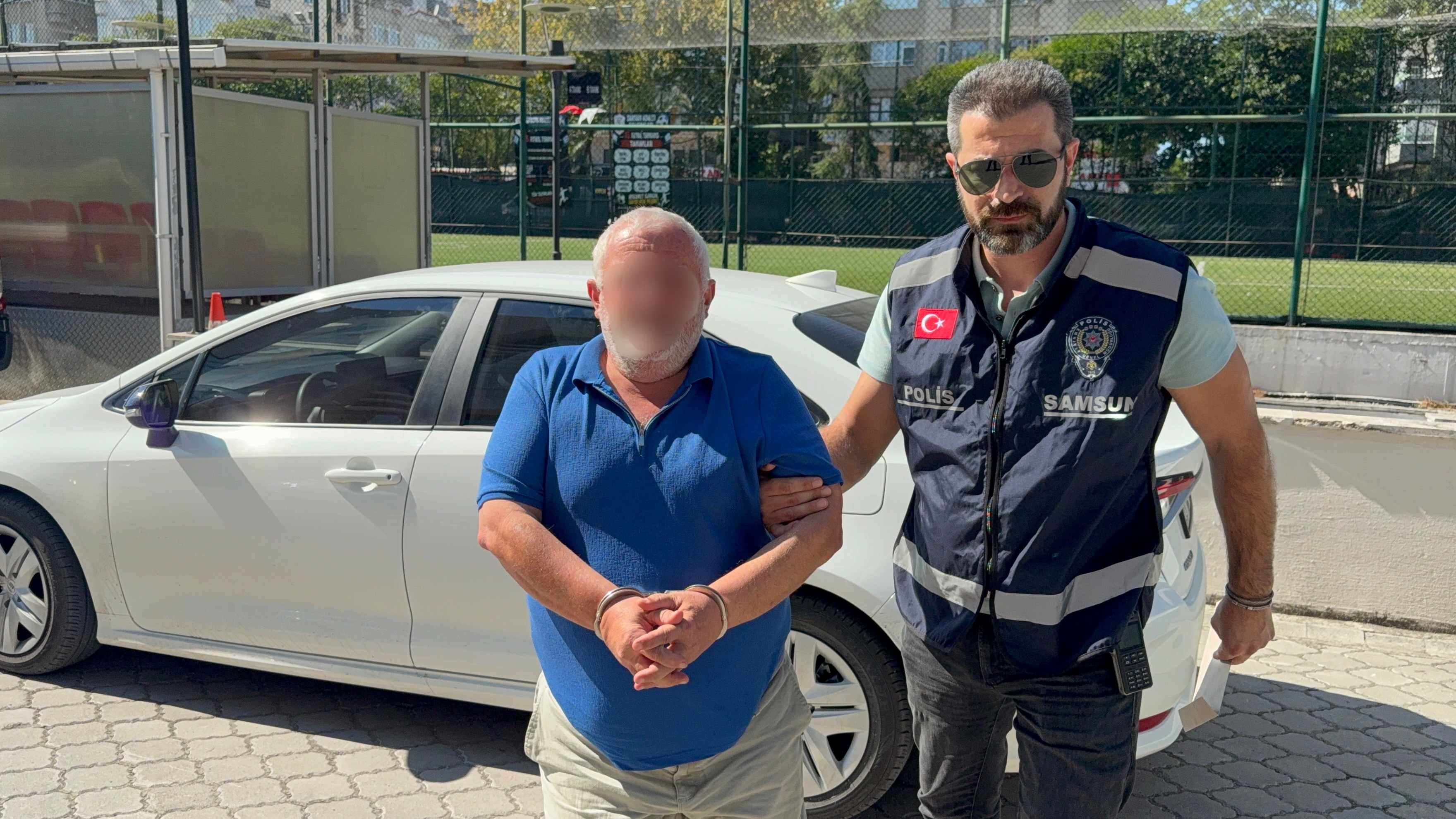 Ürünleri iade etmek istedi, kabul edilmeyince kasiyere bıçak çekti