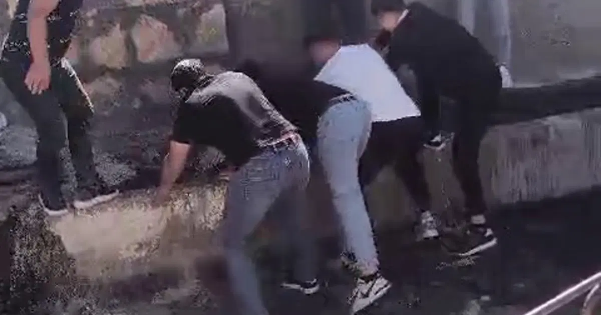 Sivas'ta sıra dışı düğün: Damat köy çeşmesinde yıkandı