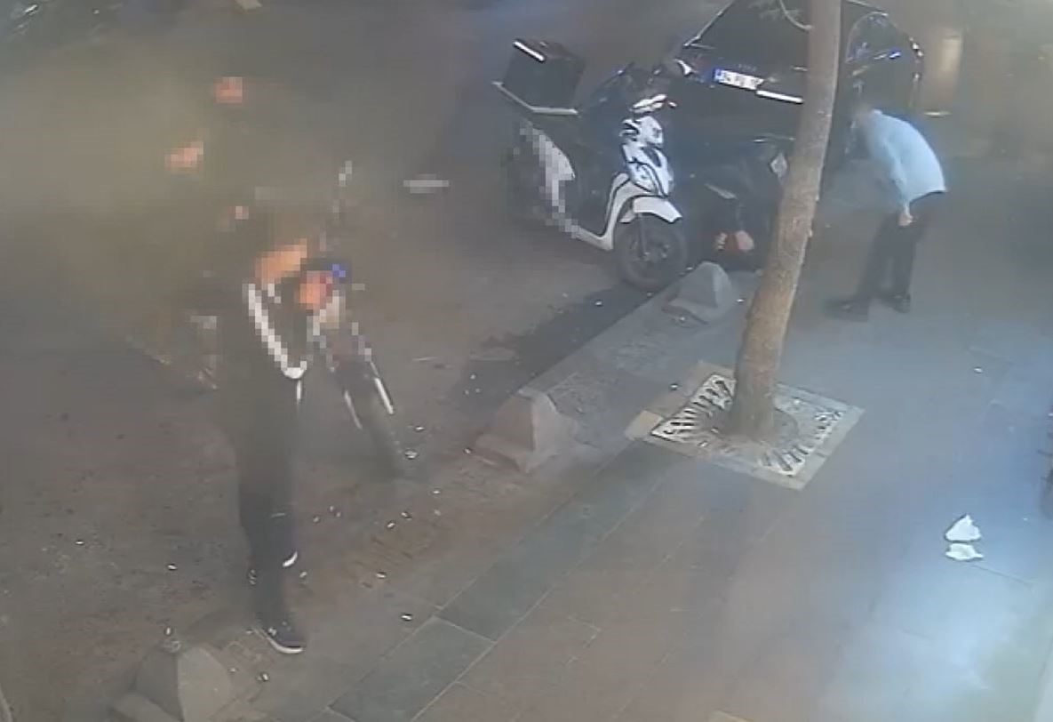 Husumetlisini sokak ortasında vurdu