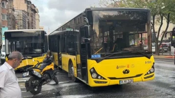 İETT otobüsleri çarpıştı. Sürücüler zor anlar yaşadı