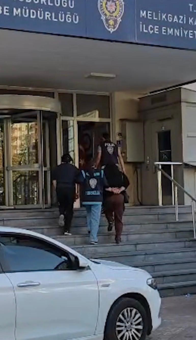 Çekirdek satan çocuğun tezgahındaki paraları çaldılar