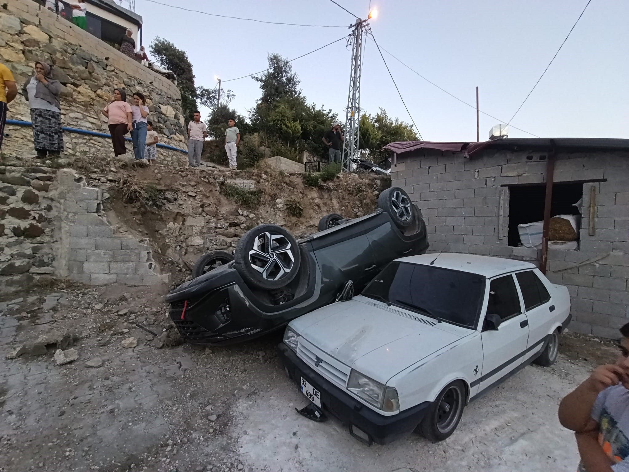 "Kaza yokuşu"nda 3 ayda 2 araç evin bahçesine uçtu