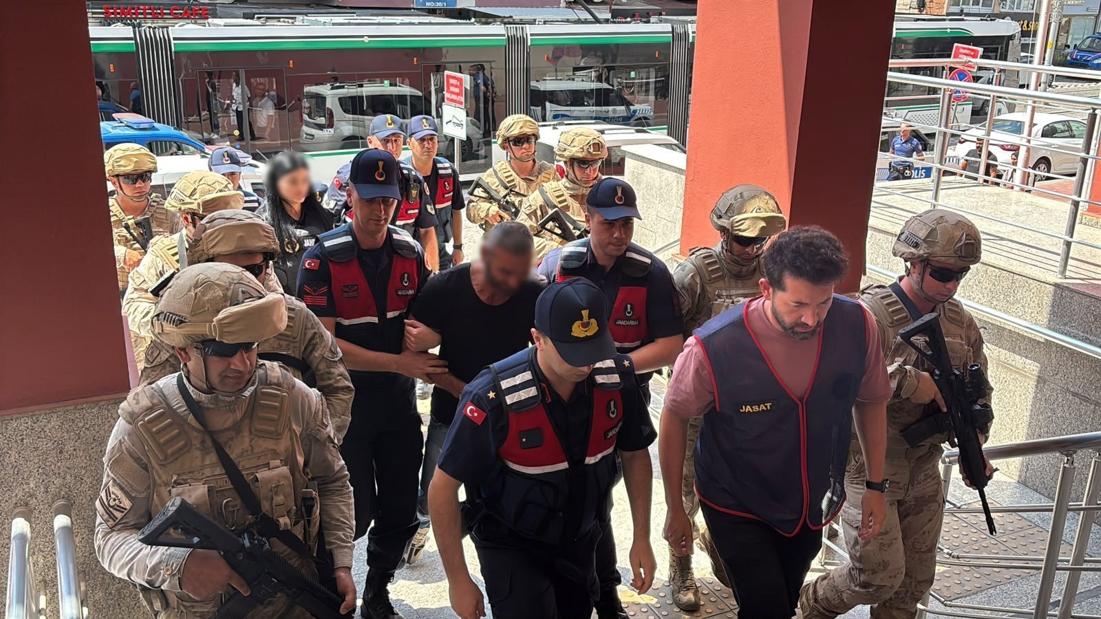 Organize suç örgütüne ikinci dalga operasyon: 12 gözaltı