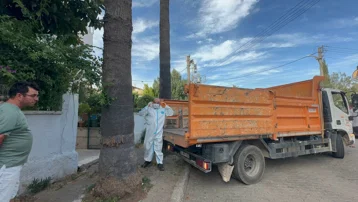 Kötü koku gelen daireden bir kamyon çöp çıktı
