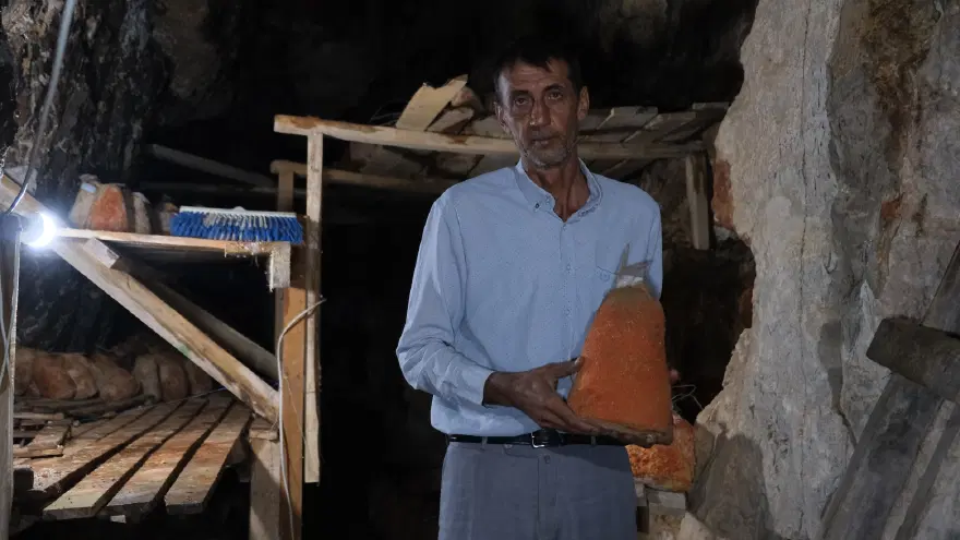 "DIŞI KIRMIZI DEĞİLSE DİVLE OBRUK PEYNİRİ DEĞİLDİR" 4 "DIŞI KIRMIZI DEĞİLSE DİVLE OBRUK PEYNİRİ DEĞİLDİR" 4