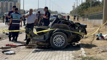 Otomobil ikiye bölündü. 2 ölü, 2 yaralı
