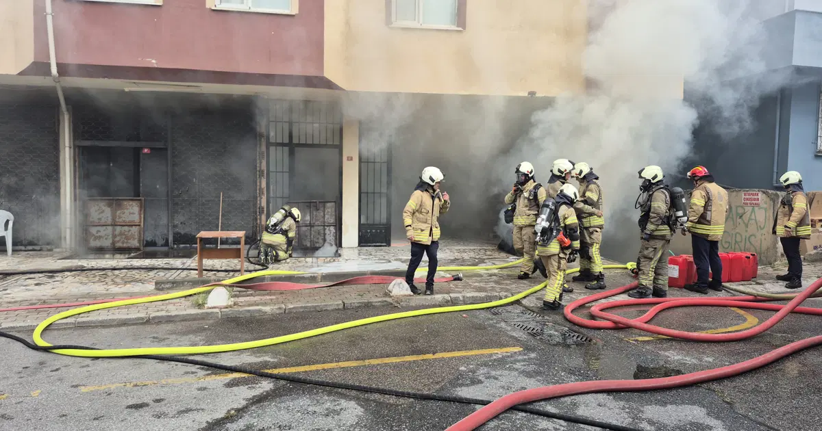 Üsküdar'da iş yerinde yangın