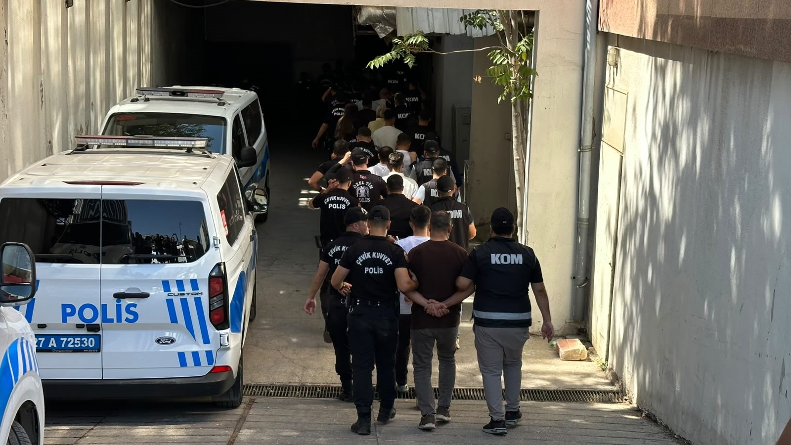 Gaziantep'te organize suç örgütüne operasyon. 28 şüpheli adliyeye sevk edildi