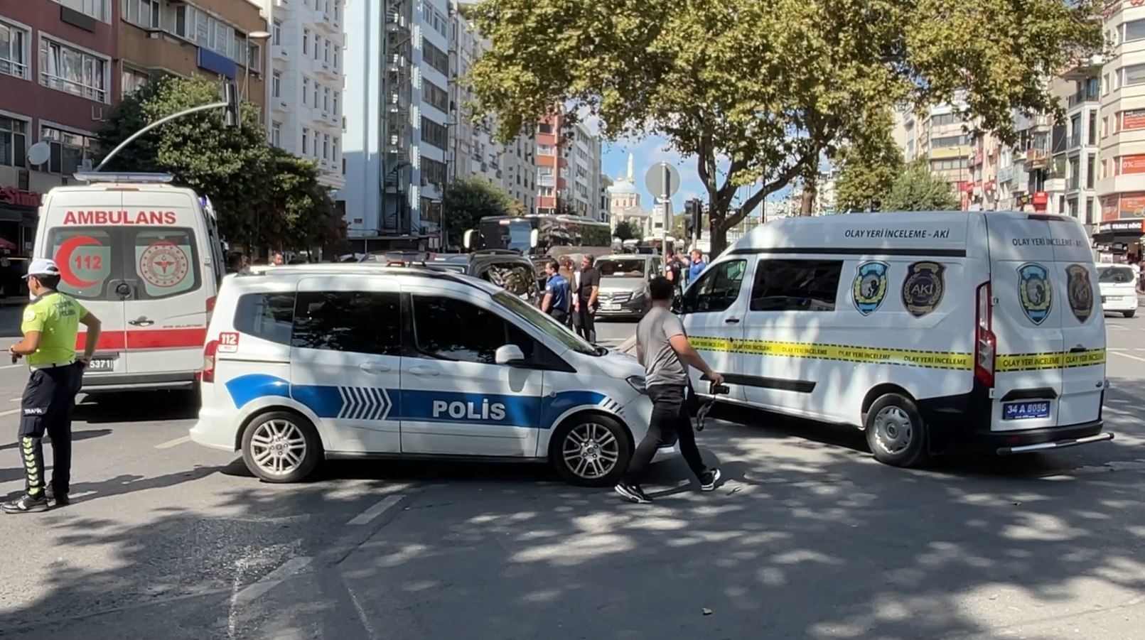 Kırmızı ışıkta geçmek istemişti. Otomobil çarptı, hayatını kaybetti