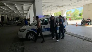 Edirne'de 4'üncü kattan düşen üniversite öğrencisi ağır yaralandı. Erkek arkadaşı gözaltına alındı
