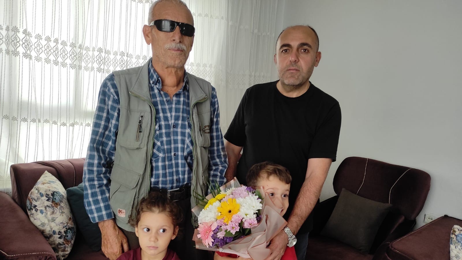 32 yıl önce iki gözünü ve bir bacağını kaybeden gazi, 10 çocuğunu üniversiteye gönderdi