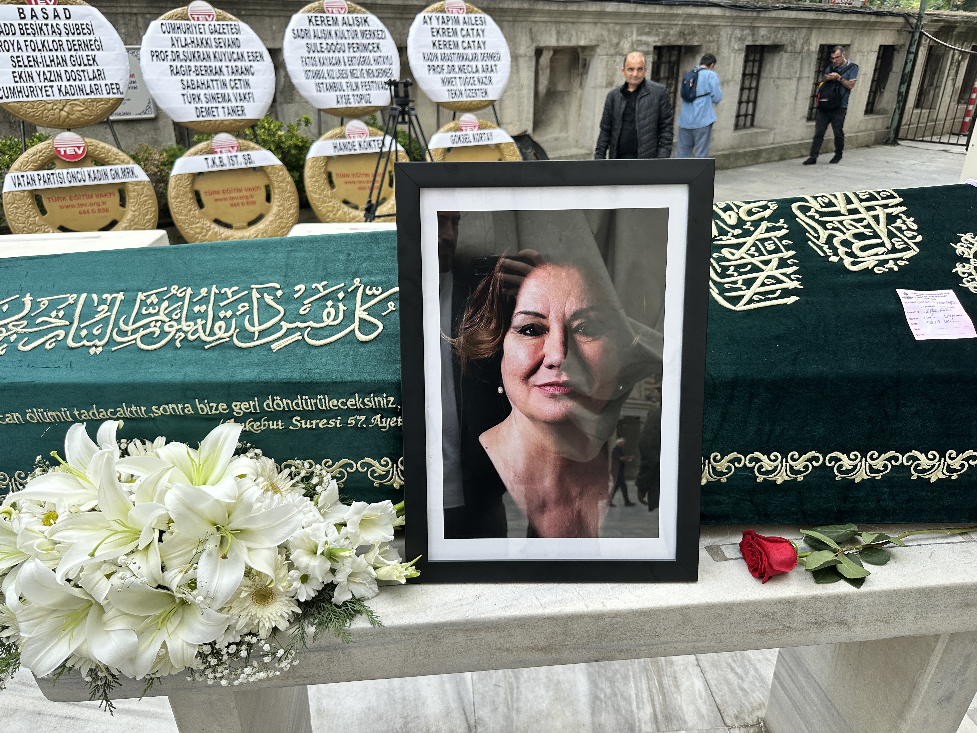 Aşk-ı Memnu'nun "Arsen Halası" Gülsen Tuncer'e veda