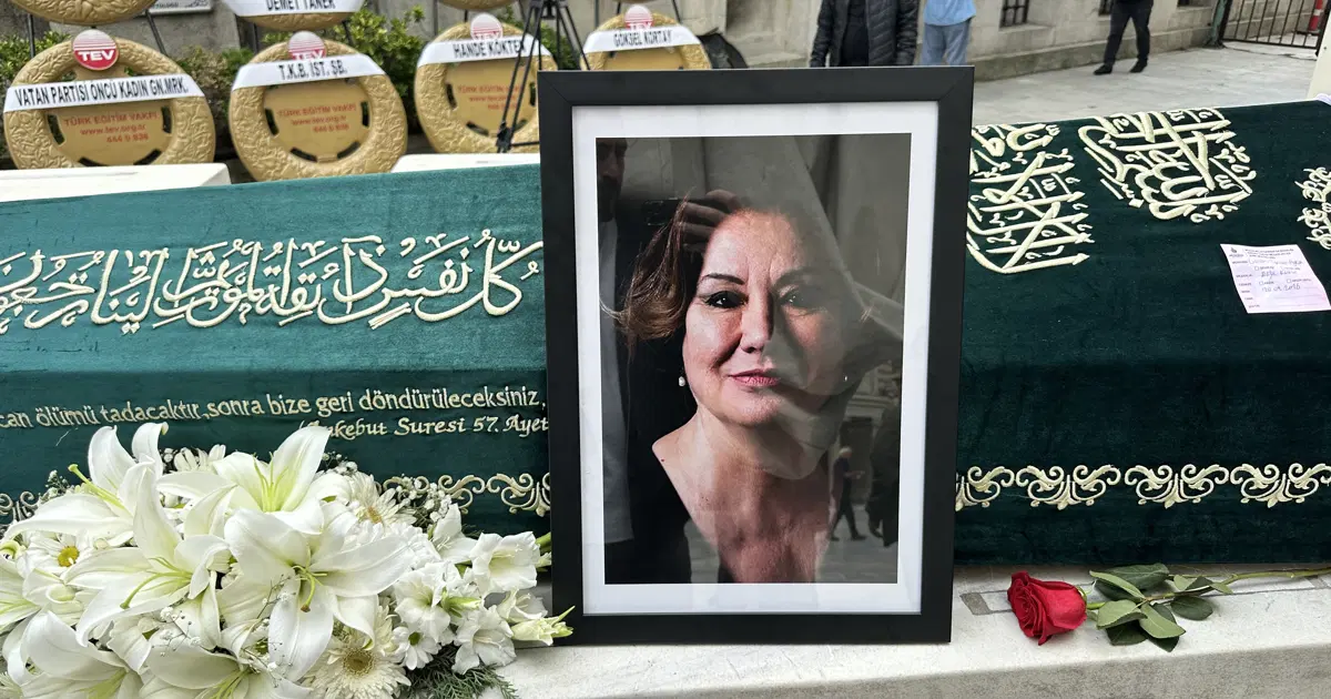 Aşk-ı Memnu'nun "Arsen Halası" Gülsen Tuncer'e veda
