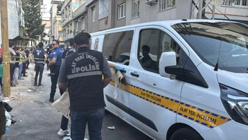 Eşini öldüren şüpheli, rastgele ateş açarak 3'ü çocuk 4 kişiyi yaraladı