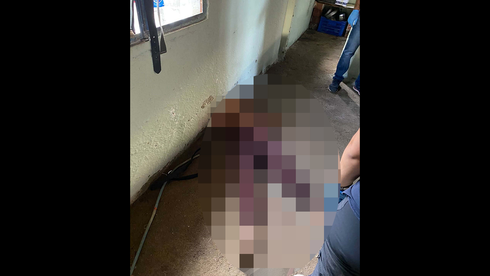 Temizlik yaparken elektrik çarptı, hayatını kaybetti