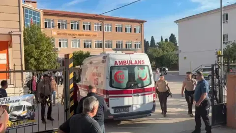 Olay yerinden ilk görüntüler: Manisa'da okul önünde silahlı saldırı