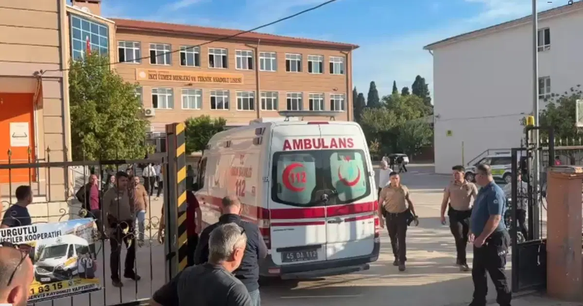 Olay yerinden ilk görüntüler: Manisa'da okul önünde silahlı saldırı