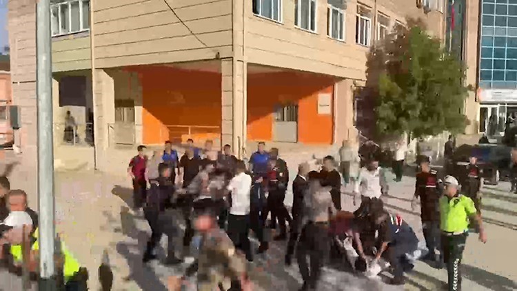 Kanada'da Sinagog önünde silahlı saldırı