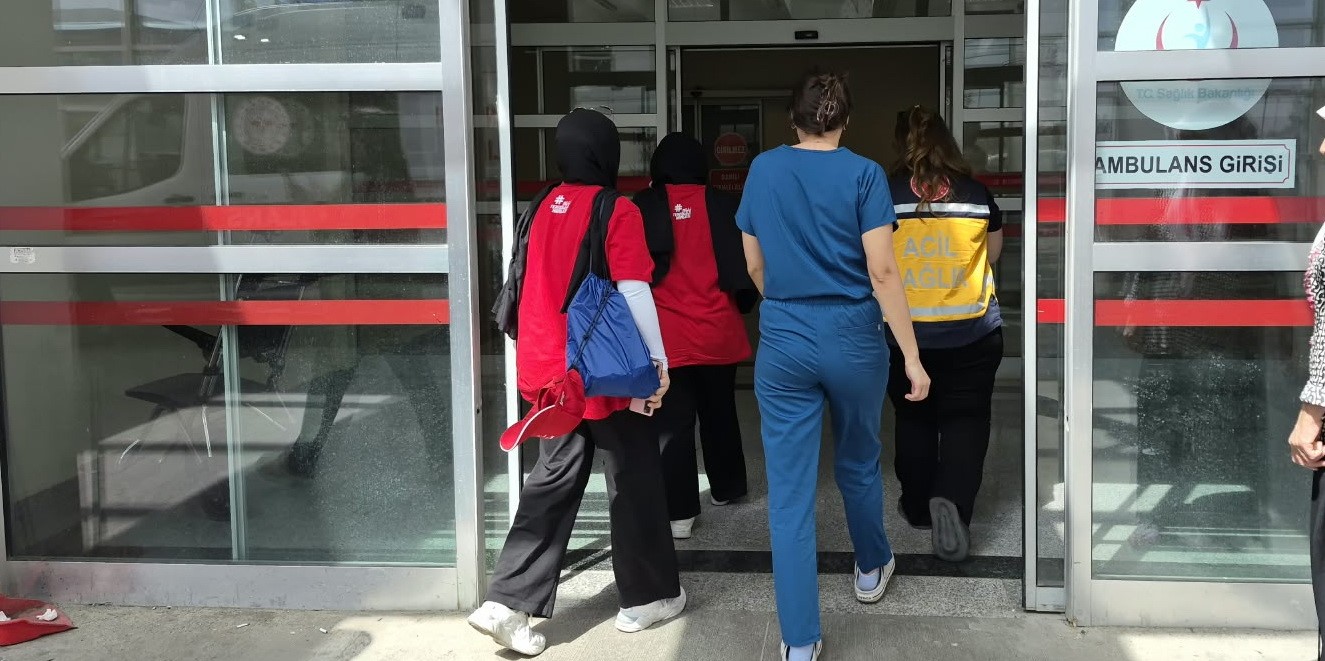 Adıyaman'da 4 öğrenci yemekten zehirlendi