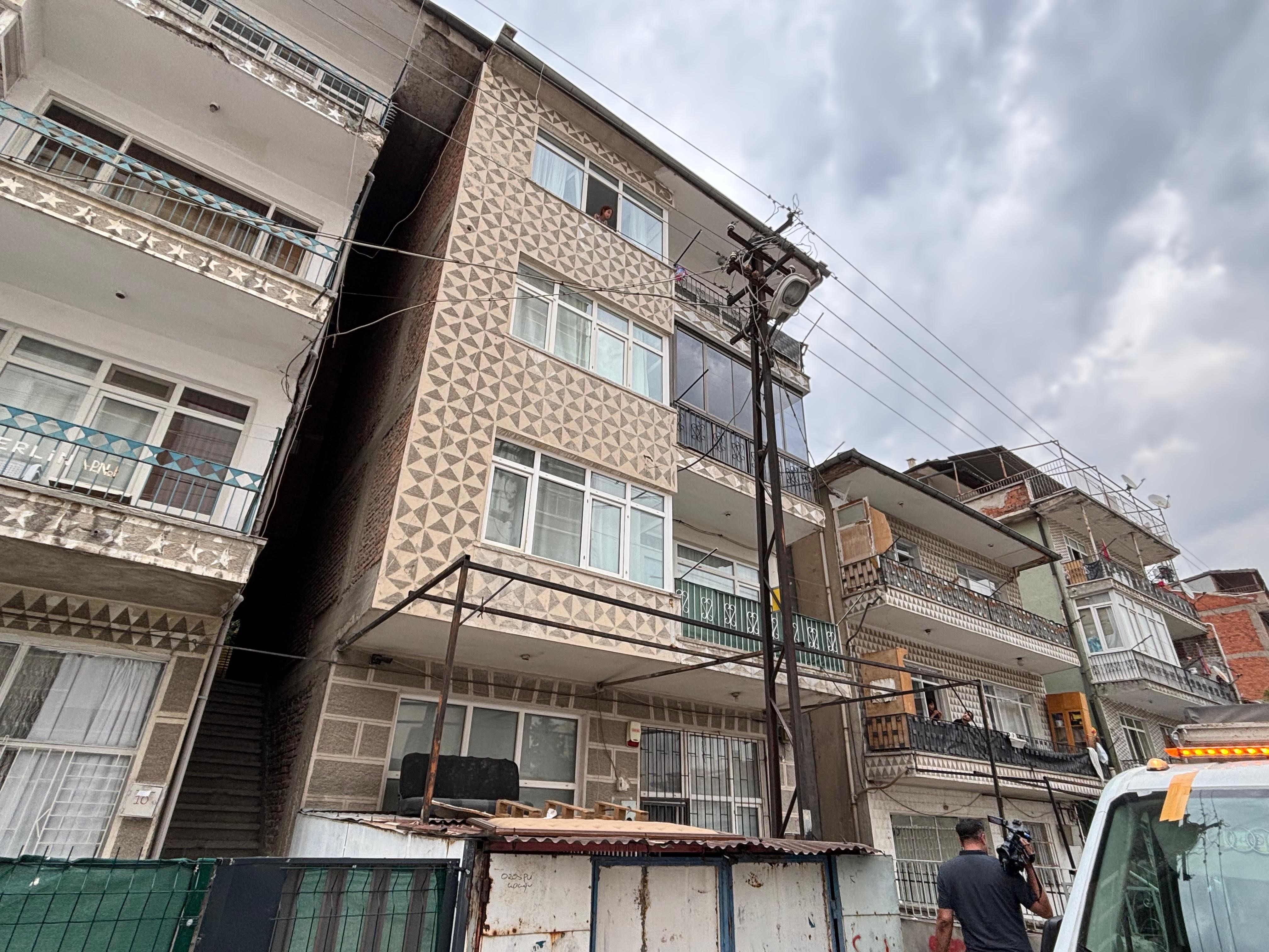 Ankara'da bir evde 3 ceset bulundu. Cinayeti işleyen şüpheli intihar etti