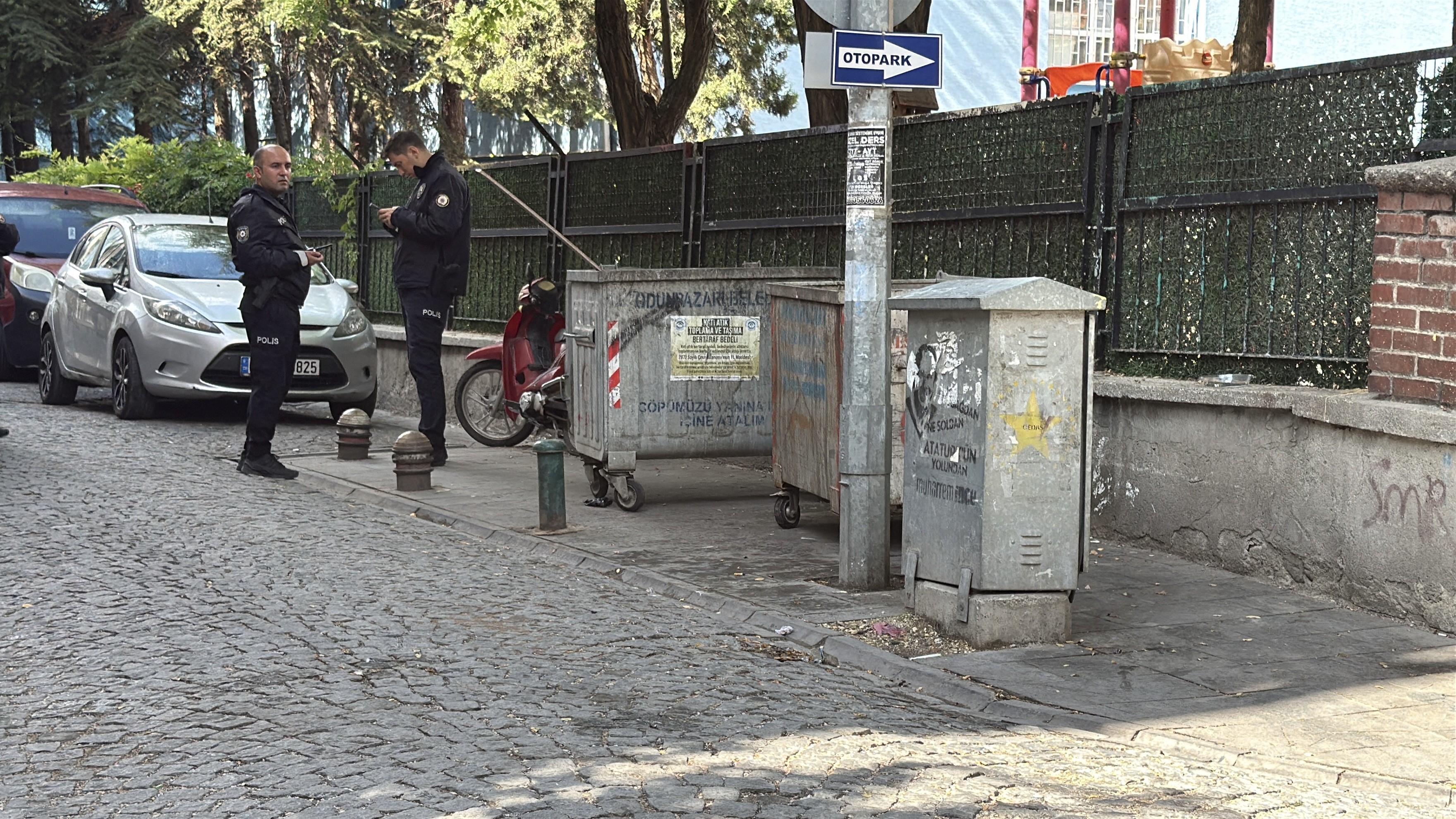Okulun yanındaki çöp konteynerinde meydana gelen patlama polisi harekete geçirdi