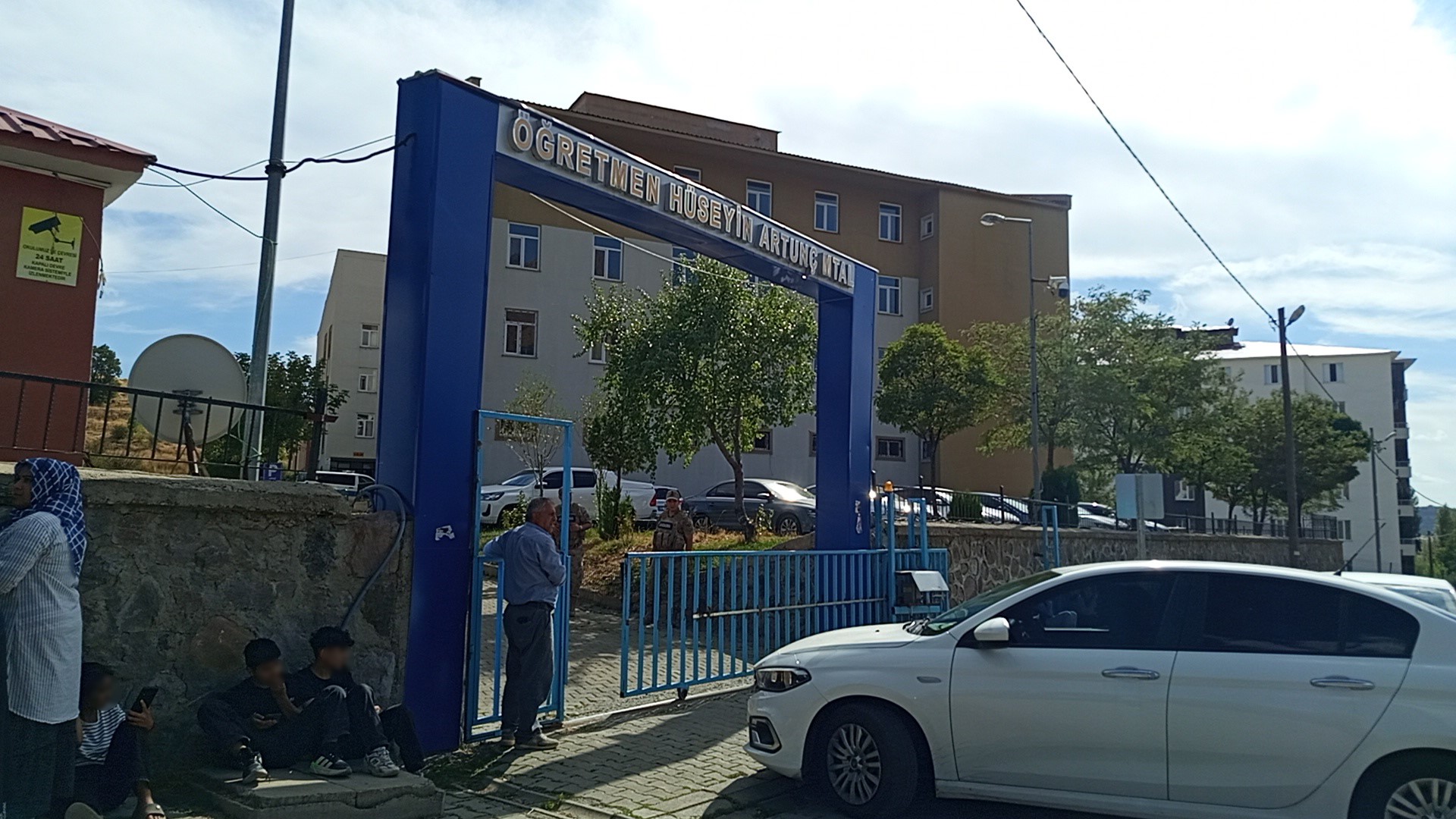 Bingöl'de okul asansörüne kafası sıkışan öğrenci yaralandı