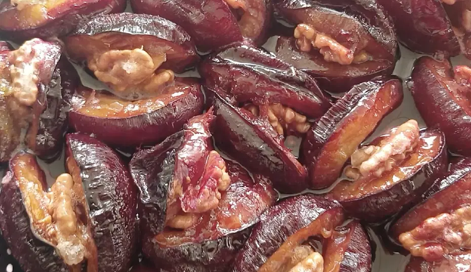 Dalda 4 lira. Elde kalınca kavanozda saklanıyor