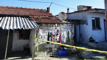 Eşi tarafından bıçaklanan 3 çocuk annesi hayatını kaybetti