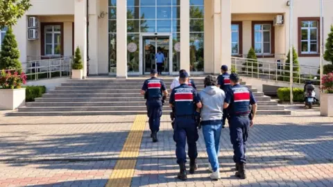 Kendilerini polis olarak tanıtıp vatandaşı dolandırdılar: 2 milyon TL'lik