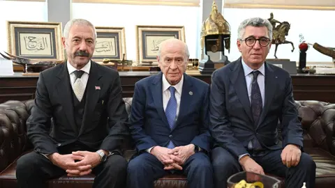 Bahçeli, Sarallar ve Şahinler aileleri ile buluştu. "Tarihi bir kucaklaşma"