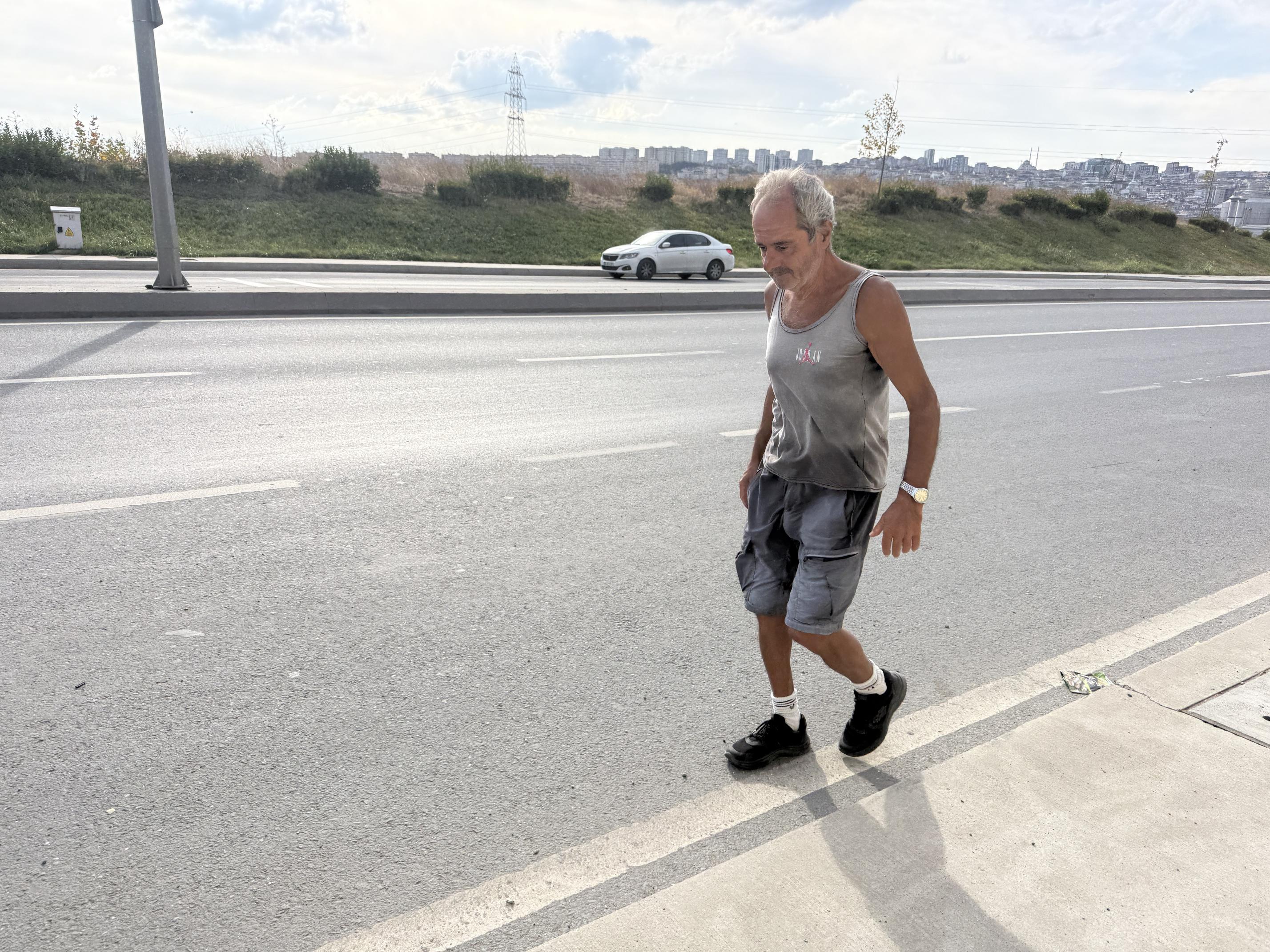 İlacı reddetti, yürümeye başladı. Günde 38 kilometre yürüyen yerli Forrest Gump