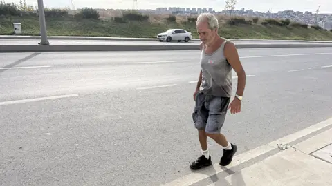İlacı reddetti, yürümeye başladı. Günde 38 kilometre yürüyen yerli Forrest Gump