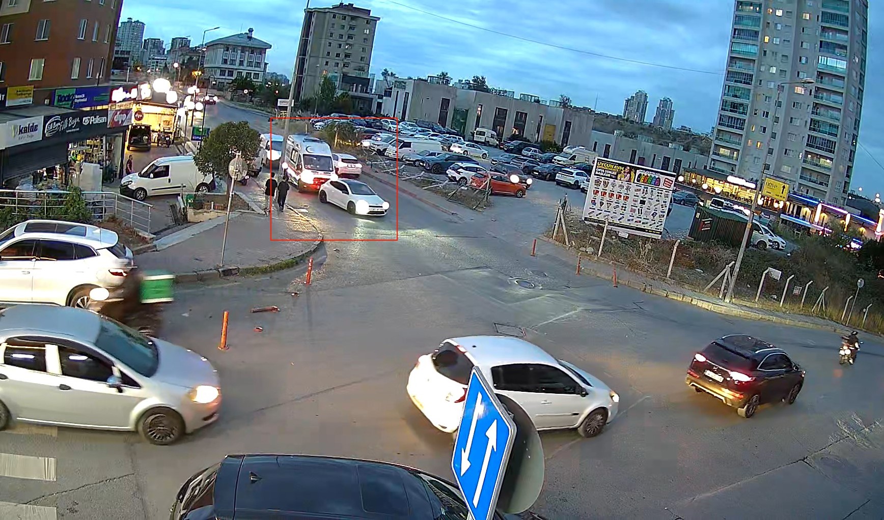 Ambulansa yol vermeyip şoförün üzerine yürüyen sürücüye 466 bin lira ceza