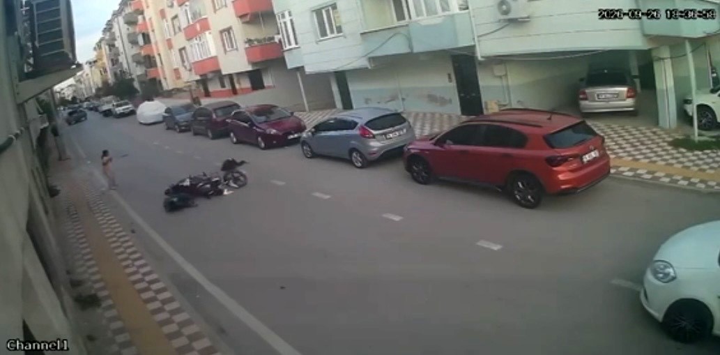Bursa'da aniden yola çıkan çocuğa motosiklet çarptı