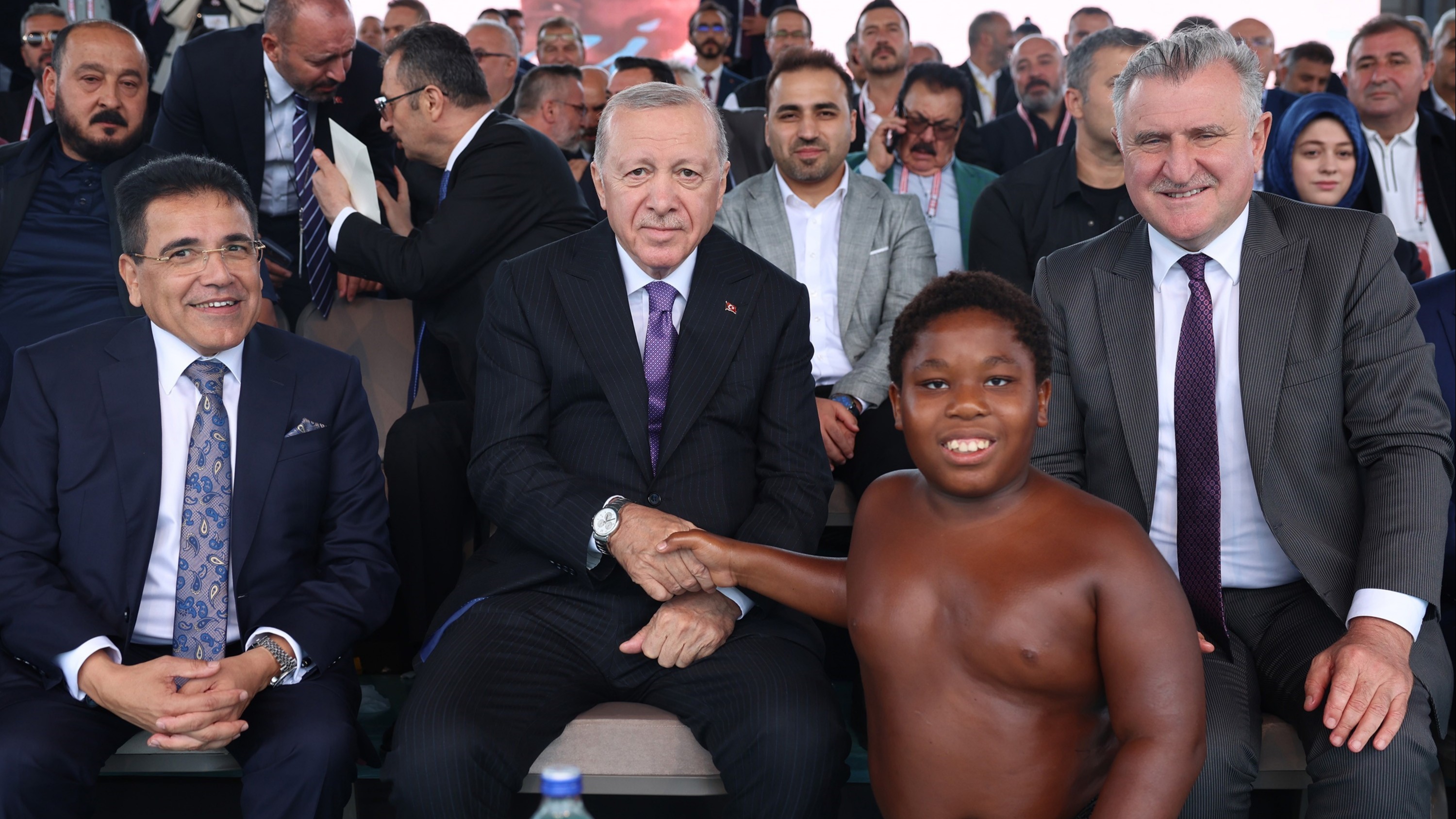 Tanzanyalı minik güreşçi Cumhurbaşkanı Erdoğan ile bir araya gelmişti. O anları anlattı
