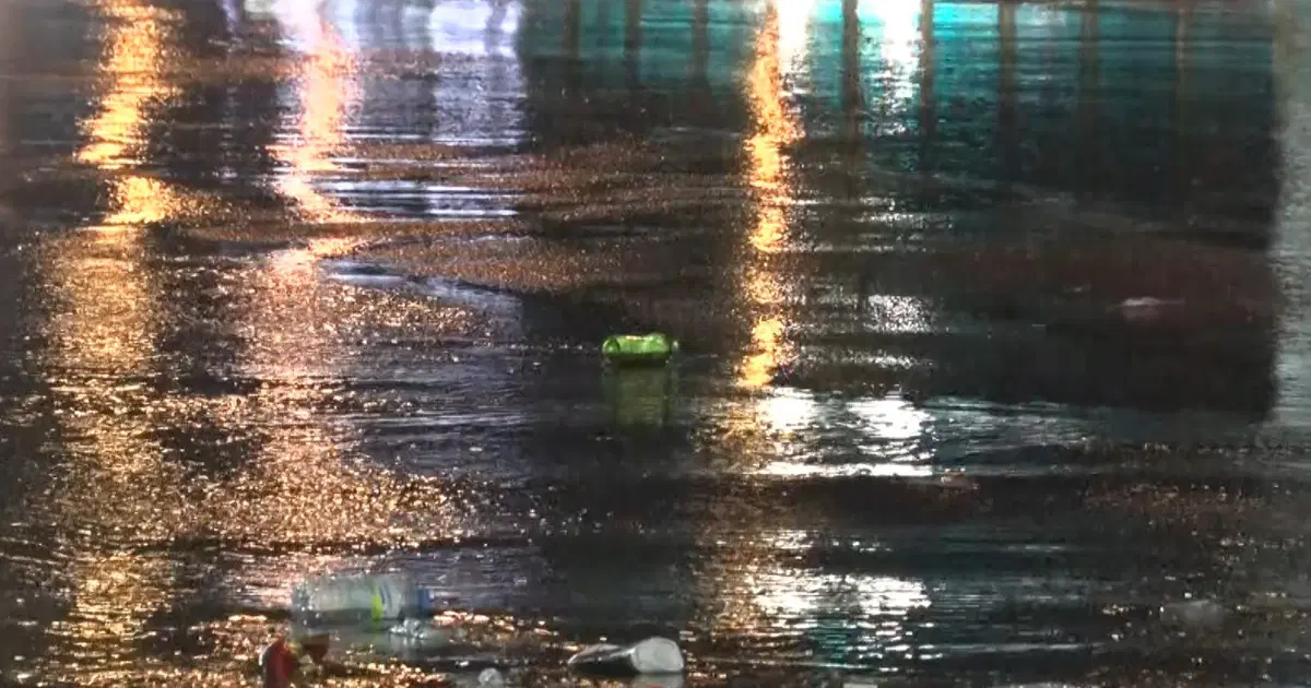Başkent'te gece saatlerinde sağanak yağış: Kanalizasyon taştı, binaları su bastı