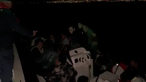 Kuşadası’nda mobil radarla 24 düzensiz göçmen tespit edildi
